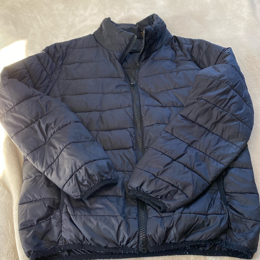 EUC Guess sz M lightweight puffer jacket, packable in black, zip front, 2 pocket - Picture 1 of 4
